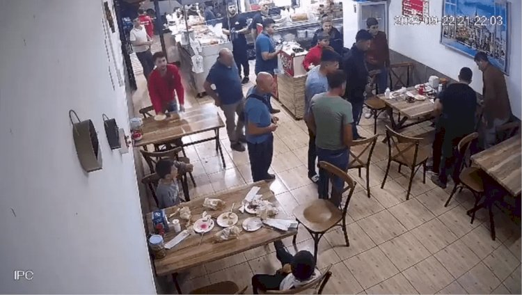 Nefessiz kalan müşteriyi kahraman garson Heimlich manevrasıyla kurtardı