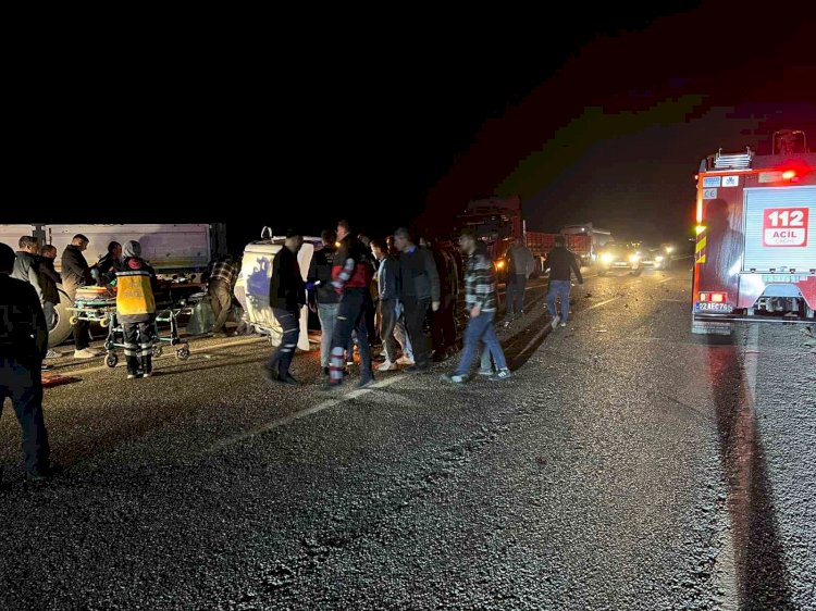 Adıyaman’da otomobil U dönüşü yapan tıra çarptı: 1 ölü, 1 yaralı 