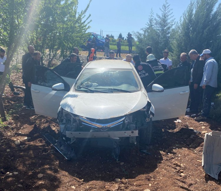Otomobil ile hafif ticari araç çarpıştı: 1’i ağır 2 yaralı 