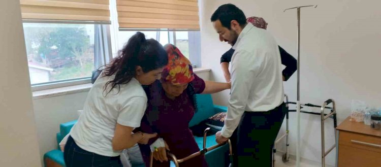 Deprem sonrası ilk total kalça protezi ameliyatı gerçekleşti 