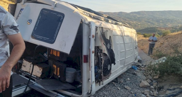 Adıyaman’da tarım işçilerini taşıyan minibüs devrildi: 19 yaralı